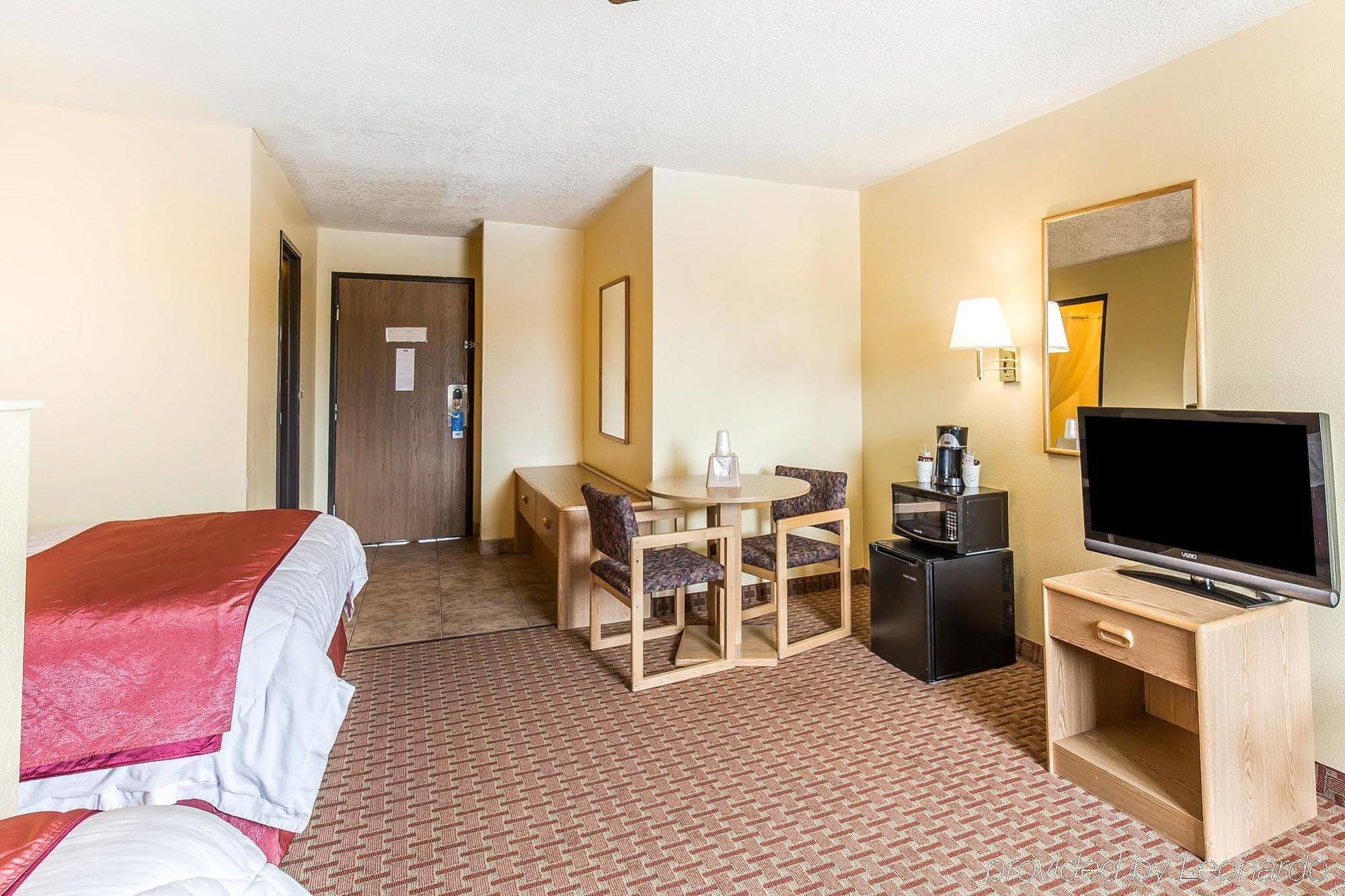 Rodeway Inn & Suites Монтічелло Екстер'єр фото