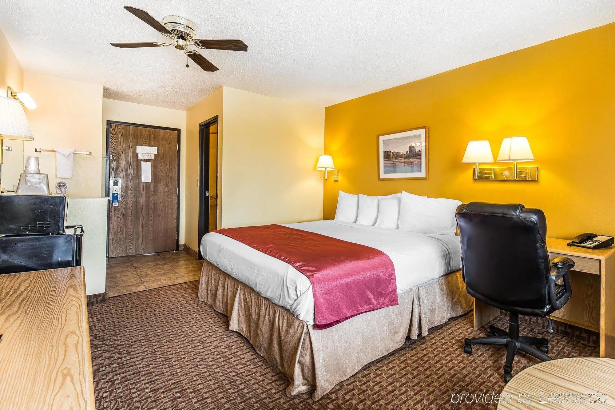 Rodeway Inn & Suites Монтічелло Екстер'єр фото