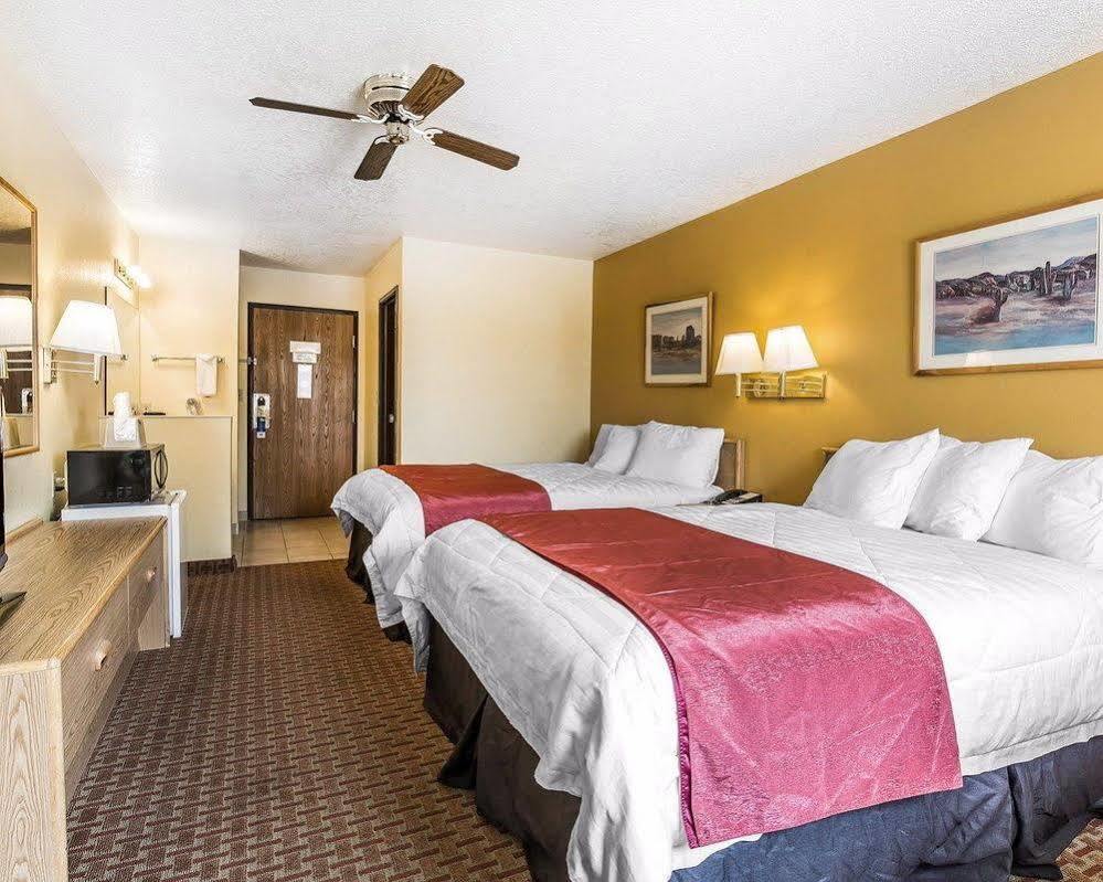 Rodeway Inn & Suites Монтічелло Екстер'єр фото