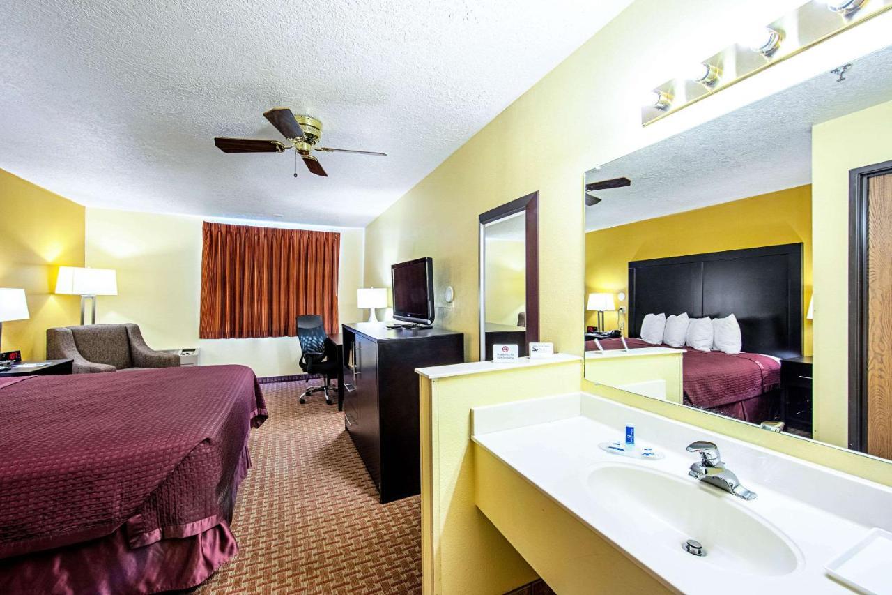 Rodeway Inn & Suites Монтічелло Екстер'єр фото
