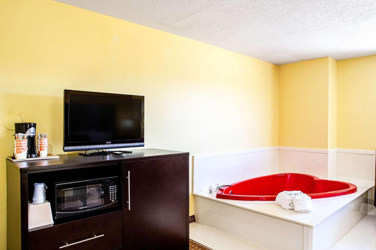 Rodeway Inn & Suites Монтічелло Екстер'єр фото