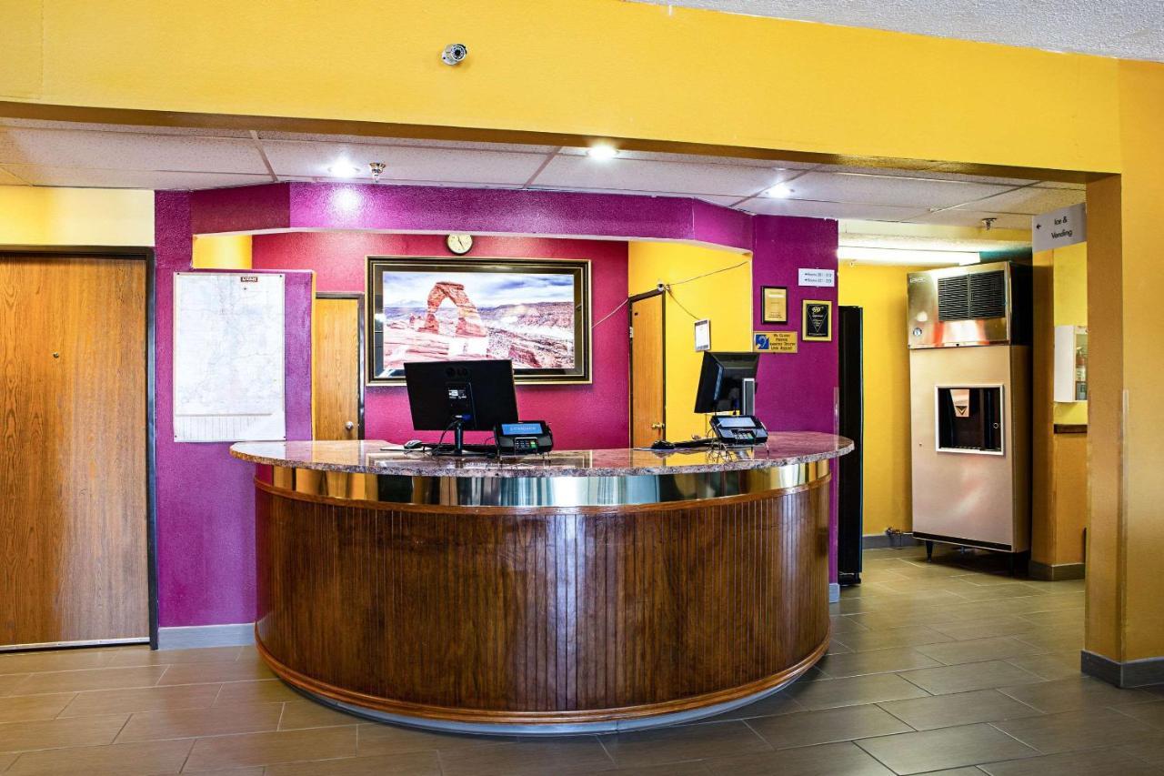 Rodeway Inn & Suites Монтічелло Екстер'єр фото
